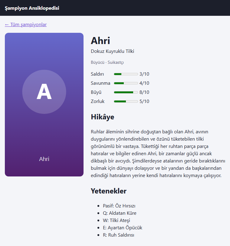 Ahri'nin detay sayfası. Üstte Tüm şampiyonlar bağlantısı; solda büyük dikey resim alanı; sağda Ahri başlığı, Dokuz Kuyruklu Tilki unvanı, Büyücü · Suikastçı rolleri, Saldırı 3/10, Savunma 4/10, Büyü 8/10, Zorluk 5/10 ölçü çubukları ve Hikâye başlığıyla paragraf; altta Yetenekler listesi: Pasif Öz Hırsızı, Q Aldatan Küre, W Tilki Ateşi, E Ayartan Öpücük, R Ruh Saldırısı.
